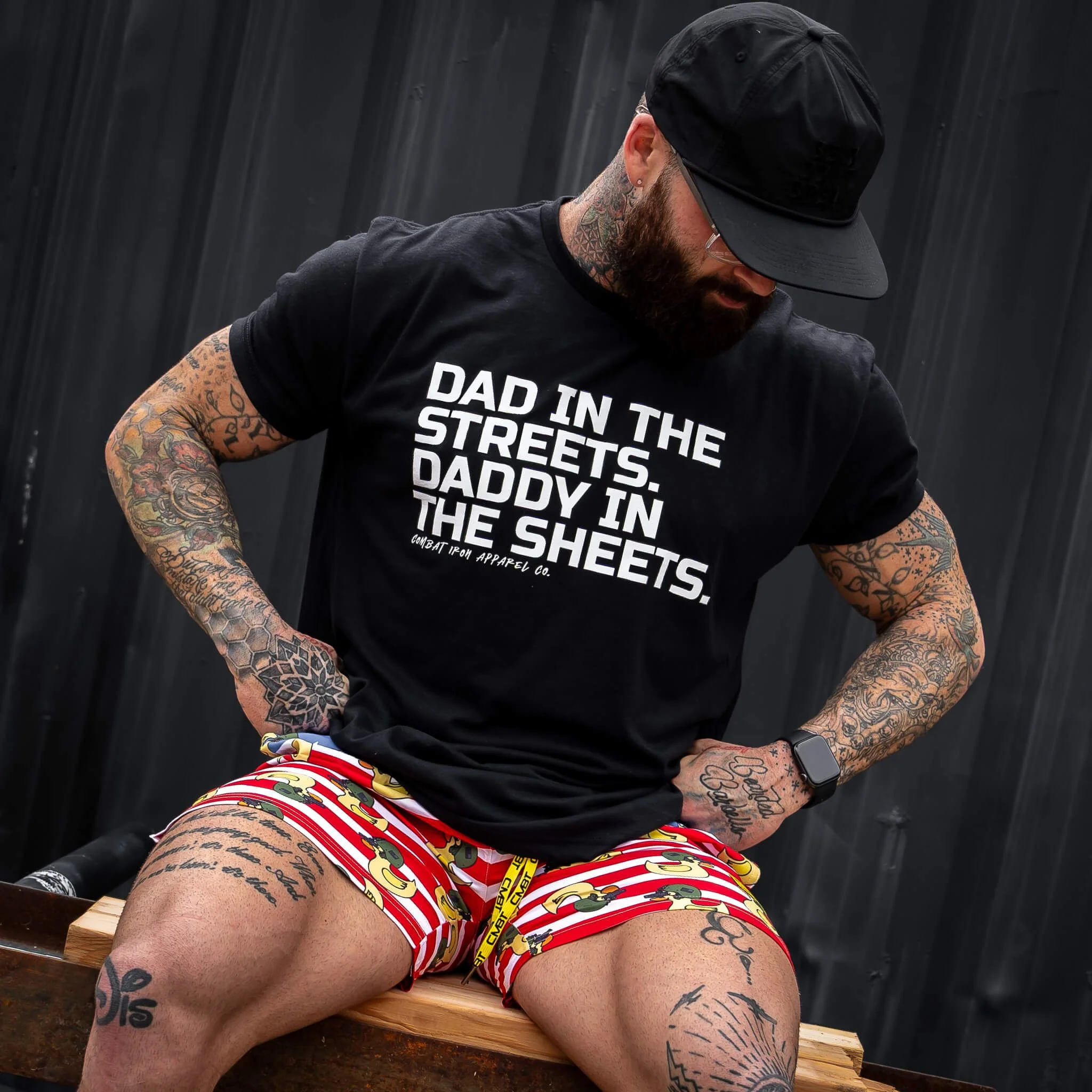 Dad in the Streets. Daddy In the Sheets. Men's T-Shirt - Image 3