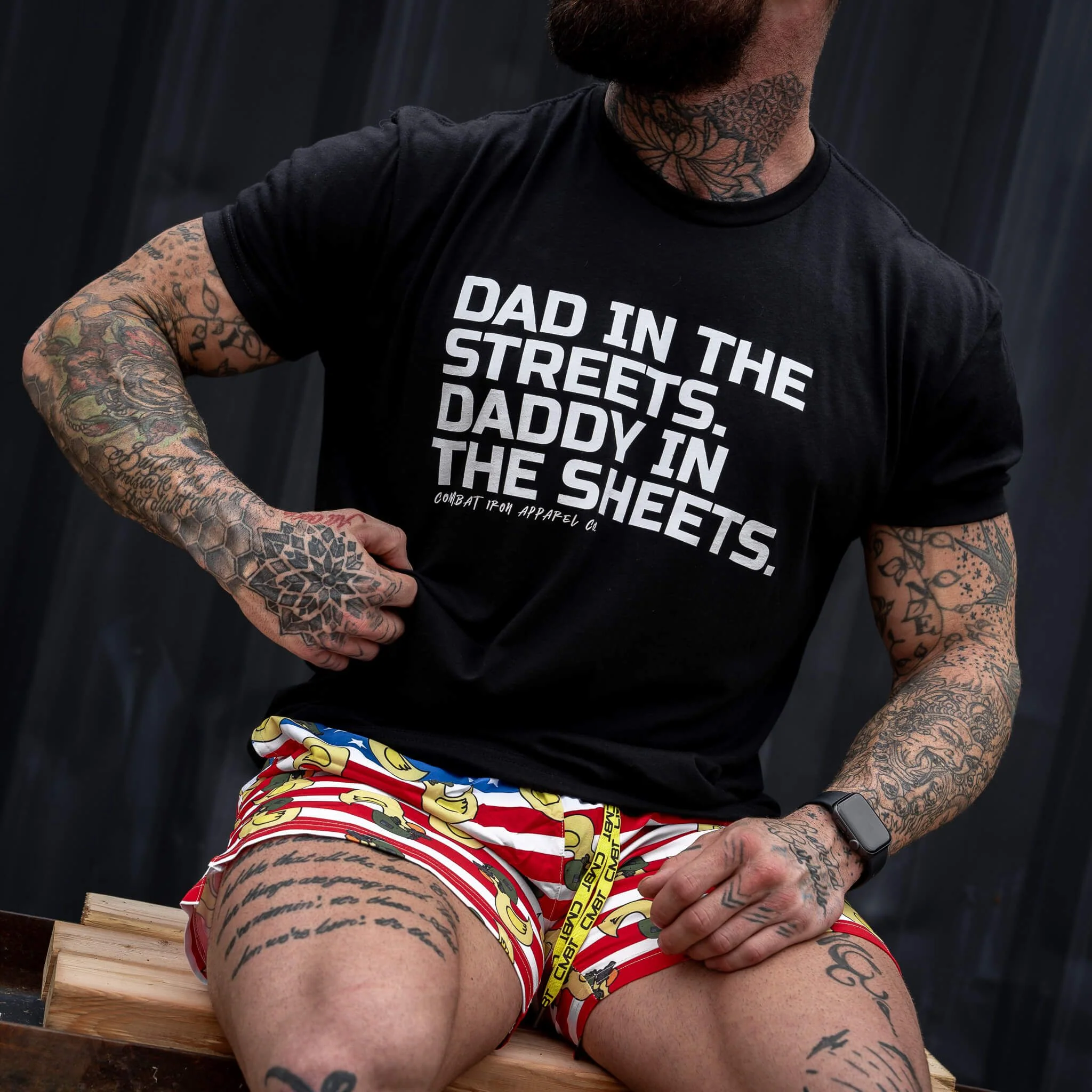 Dad in the Streets. Daddy In the Sheets. Men's T-Shirt - Image 6