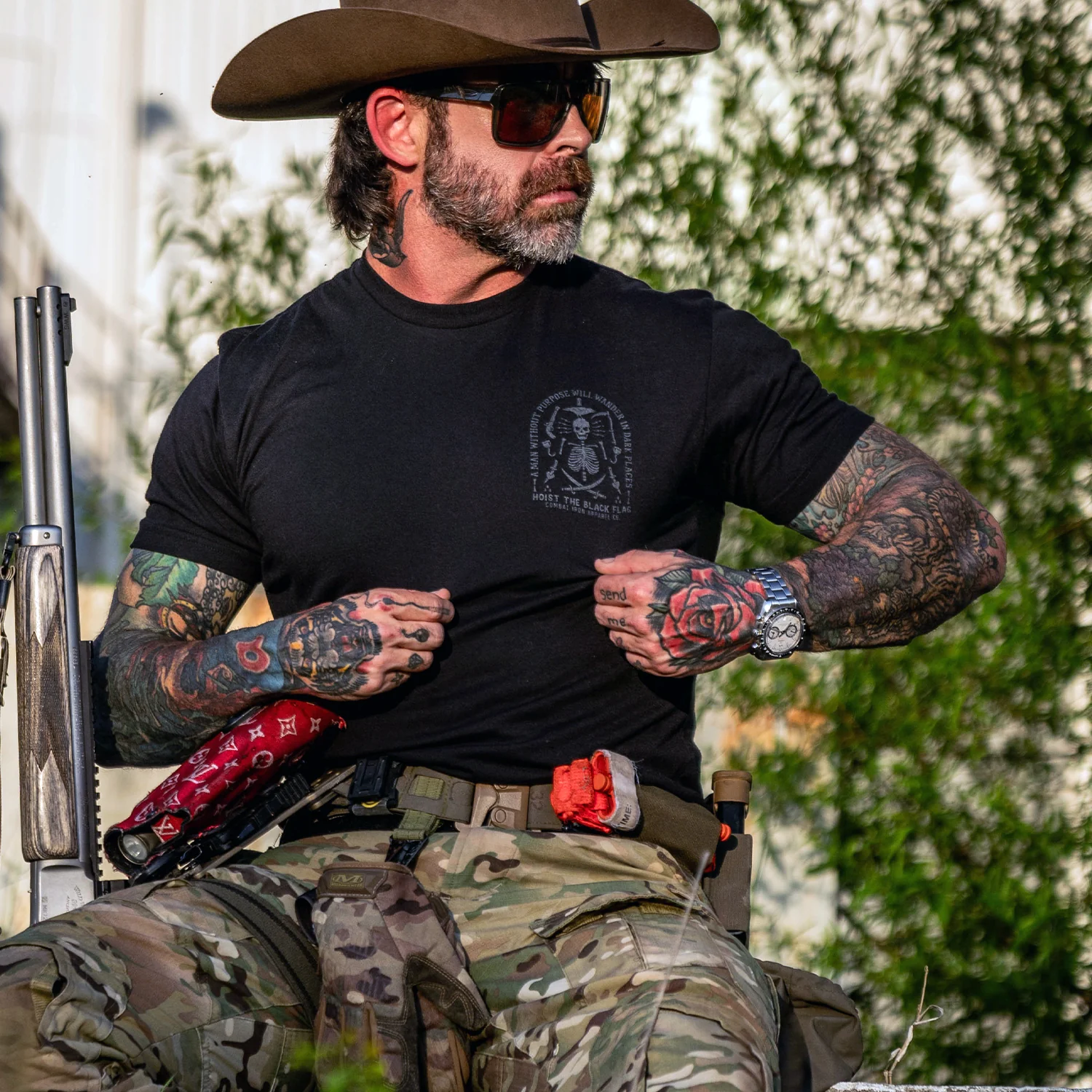 Hoist the Black Flag Skull & Bones Men's T-Shirt - Image 5