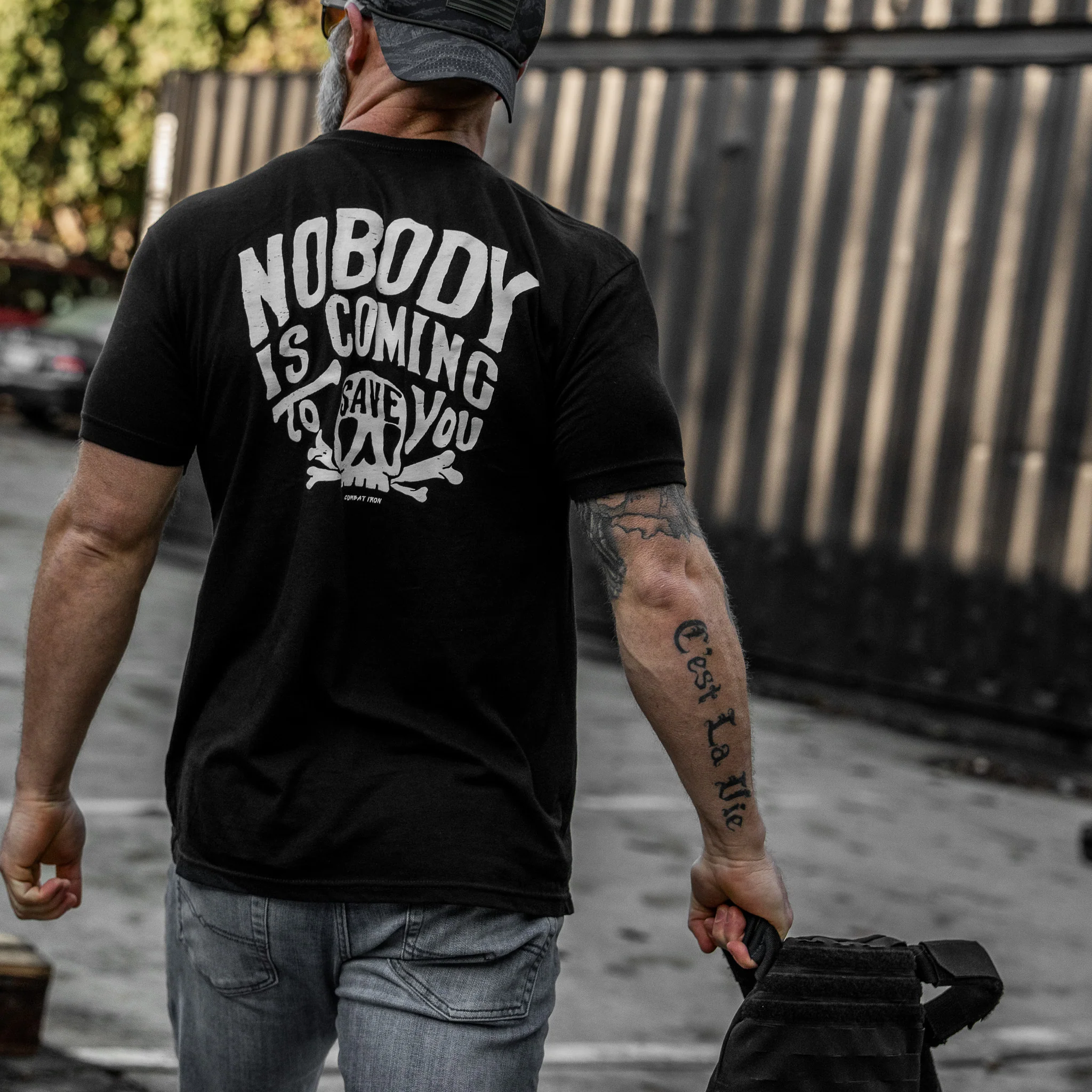 Nobody Is Coming To Save You Skull Men's T-Shirt - Image 4