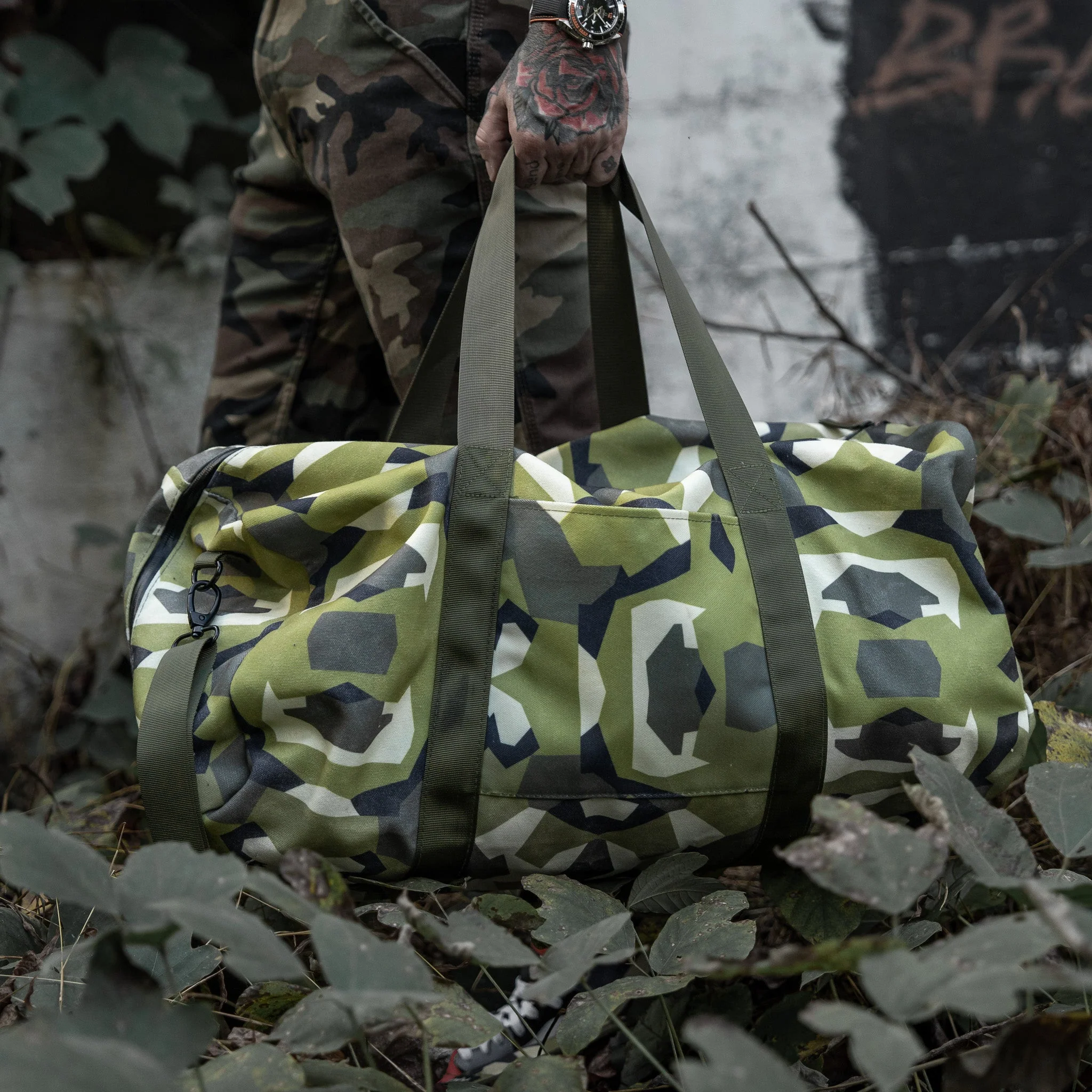Waterproof XL 57.5L Waxed Duffle Bag - Image 16